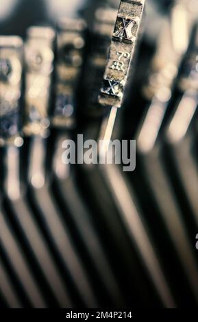 Dettaglio delle barre di tipo metallico su un vecchio manuale macchina da scrivere Foto Stock