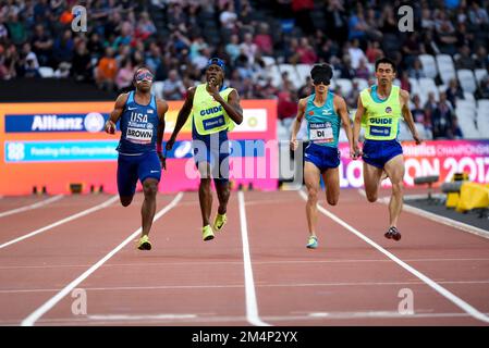 David Brown e Dongdong di si sono sfidati nella finale per ipovedenti del 200m T11 al World Para Athletics Championships 2017, London Stadium, Regno Unito Foto Stock