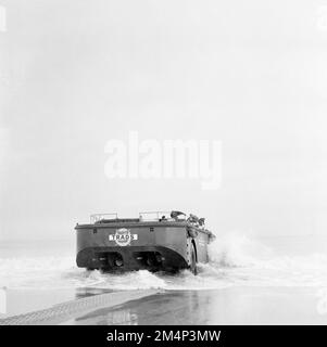 U. S. Giant Landing Craft 'BARC'. Fotografie dei programmi di Marshall Plan, mostre e personale Foto Stock