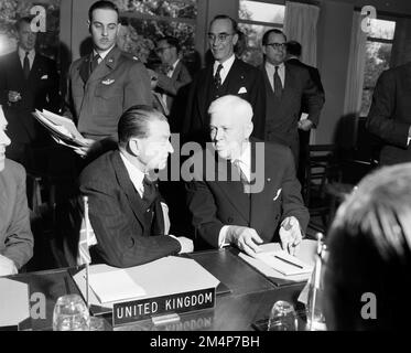 Contratto offshore - Firma NATO. Fotografie dei programmi di Marshall Plan, mostre e personale Foto Stock