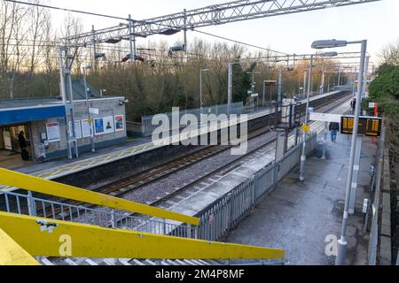 La piattaforma e il binario ferroviario in Sawbridgeworth fuori terra stazione ferroviaria Foto Stock