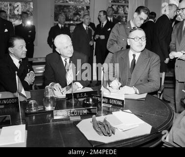 Contratto offshore - Firma NATO. Fotografie dei programmi di Marshall Plan, mostre e personale Foto Stock