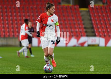 Praga, Repubblica Ceca. 22nd Dec 2022. Diana Bartovicova (20 Slavia Praga) durante la partita di gruppo UEFA Womens Champions League tra Slavia Praga e ROMA all'Eden Arena di Praga, Repubblica Ceca. (Sven Beyrich/SPP) Credit: SPP Sport Press Photo. /Alamy Live News Foto Stock