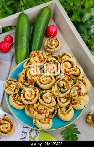 Cucina sveva, pasta sostanziosa lumaca, salato, pasta lievitata, lievito di pasta, Vegetariano, cuocere al forno, tipico svevo reinterpretato, festa Foto Stock