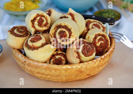 Cucina sveva, pasta sostanziosa lumaca, salato, pasta lievitata, lievito di pasta, Vegetariano, cuocere al forno, tipico svevo reinterpretato, festa Foto Stock