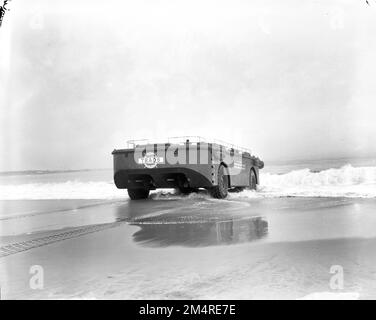 U. S. Giant Landing Craft 'BARC'. Fotografie dei programmi di Marshall Plan, mostre e personale Foto Stock