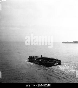 U. S. Giant Landing Craft 'BARC'. Fotografie dei programmi di Marshall Plan, mostre e personale Foto Stock