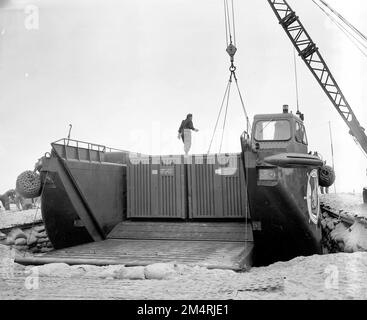 U. S. Giant Landing Craft 'BARC'. Fotografie dei programmi di Marshall Plan, mostre e personale Foto Stock