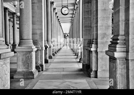 Karlovy Vary colonnato Mill corridoio Foto Stock