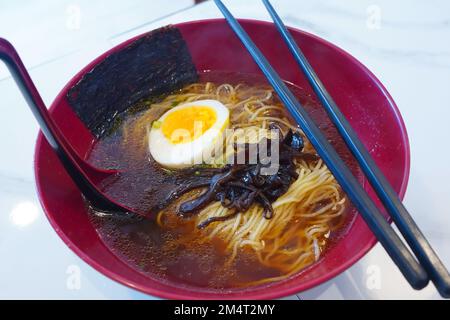 Ciotola di ramen giapponese appetitoso per una sola volta Foto stock - Alamy