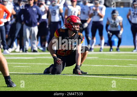 Brady Rose (22), titolare di Ferris state Bulldogs, si mette a tenere il punto in più durante il quarto trimestre del campionato nazionale di NCAA Division II Foto Stock