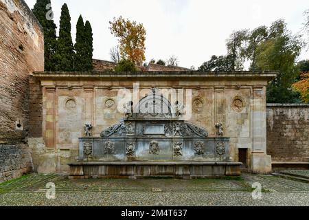 Pilar de Carlos V, Fontana dell'Alhambra a Granada, Spagna. Foto Stock