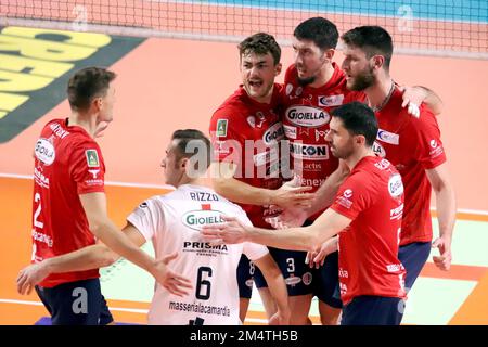 PalaMazzola, Taranto, Italia, 11 dicembre 2022, L'esultazione di prisma Taranto. Durante Gioiella Prisma Taranto vs Allianz Milano - Pallavolo Serie a Campionato Italiano Superleague uomo Foto Stock