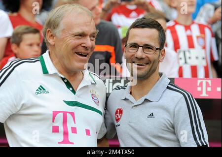 FOTO DI ARCHIVIO: Michael WIESINGER compie 50 anni il 27 dicembre 2022, Michael WIESINGER (allenatore Nuernberg, re) con Hermann GERLAND, Co coach FC Bayern Monaco. Calcio 1st Bundesliga, 3rd° giorno, FC Bayern Monaco (M)-1.FC Norimberga (N) 2-0., il 08/24/2013, ALLIANZ ARENA Monaco/Germania. ? Foto Stock