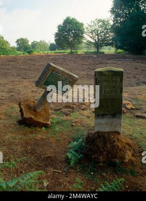 Visualizza NE del sito di Farley Heath Romano-Celtic tempio, Surrey, Inghilterra, Regno Unito, dopo lo scavo protettivo e il backfilling nell'estate 1995. Foto Stock