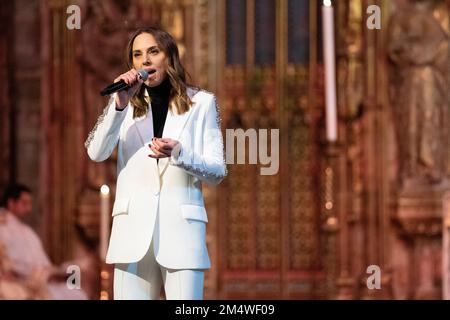 Melanie C si esibisce durante il "Together at Christmas" Carol Service all'Abbazia di Westminster a Londra. Data immagine: Giovedì 15 dicembre 2022. Foto Stock