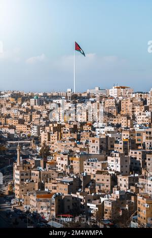 Il palo di Raghadan è un palo alto 126,8 metri (416 piedi) situato ad Amman, in Giordania. Foto Stock