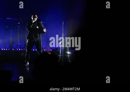 Roma, Italia. 22nd Dec, 2022. Coez durante Coez dal Rooftop, cantante italiano Concerto di Musica a Roma, Italia, Dicembre 22 2022 Credit: Independent Photo Agency/Alamy Live News Foto Stock