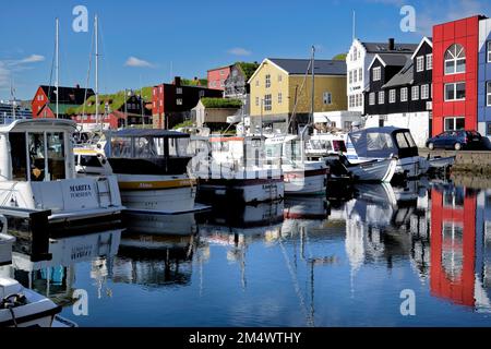 Una tranquilla mattina presto al Porto di Torshavn, Isole Faroe Foto Stock