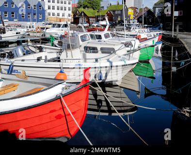 Una tranquilla mattina presto al Porto di Torshavn, Isole Faroe Foto Stock