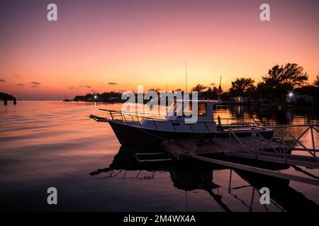 Una spettacolare alba a Bimini, Bahamas Foto Stock