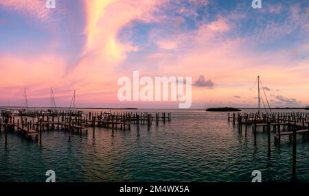 Una spettacolare alba a Bimini, Bahamas Foto Stock