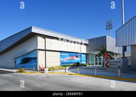 COSTA MESA, CALIFORNIA - 19 DEC 2022: Il Centro Acquatico e la Divisione di Cinesiologia e Atletica all'Orange Coast College, OCC. Foto Stock