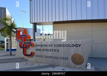 COSTA MESA, CALIFORNIA - 19 DEC 2022: La Divisione di Kinesiologia e Atletica nel campus dell'Orange Coast College, OCC. Foto Stock