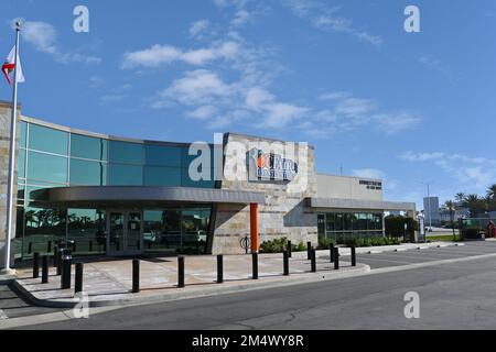 COSTA MESA, CALIFORNIA - 19 DEC 2022: Fiera della contea di Orange e edificio amministrativo del centro Evnets. Foto Stock