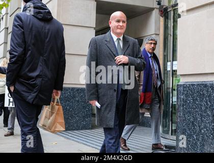 Westminster, Londra, Regno Unito, 24th novembre 2022. Mick Lynch parla dopo i colloqui. Nel tentativo di impedire gli scioperi di trasporto annunciati nel periodo precedente a. Foto Stock