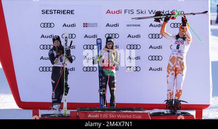 I vincitori dell'Audi FIS World Cup 2022 Slalom gigante femminile il 10 dicembre 2022, a Sestriere, Italia. Foto Nderim Kaceli Foto Stock