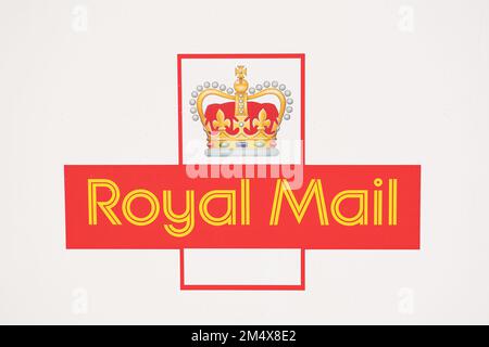 Langley, Slough, Berkshire, Regno Unito. 23rd dicembre 2022. Gli autisti di oggi stavano appoggiando i lavoratori della Royal Mail alla linea picket fuori dall'Heathrow Worldwide Distribution Centre. I lavoratori della Royal Mail sono in sciopero oggi e domani in una disputa in corso sulle retribuzioni e le condizioni di lavoro. Credit: Maureen McLean/Alamy Live News Foto Stock