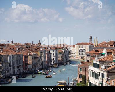 Vista del Canal Grande verso Ca' Foscari, Venezia, Italia Foto Stock