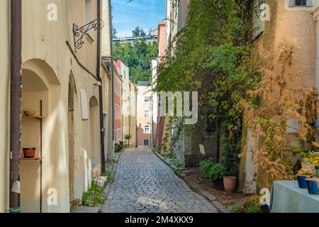 Germania, Baviera, Passau, vicolo Milchgasse nel centro storico Foto Stock