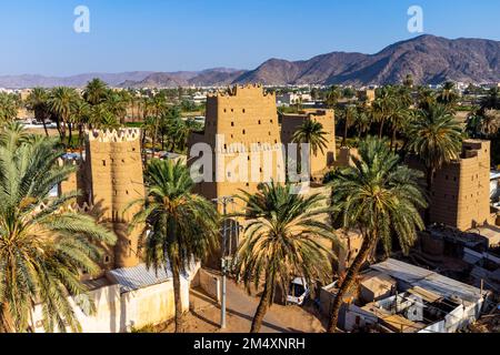 Arabia Saudita, Provincia di Najran, Najran, veduta aerea delle tradizionali case di fango arabe circondate da palme Foto Stock