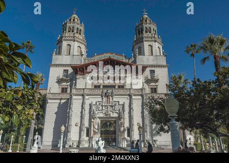 14 novembre 2011, San Simeon, CA, USA: Esterno dell'opulento Castello Hearst di San Simeon, CA. Foto Stock