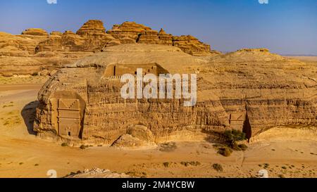 AERIAL of the Rock Tombe, sito UNESCO Maidain Saleh o Hegra, al Ula, Regno dell'Arabia Saudita Foto Stock