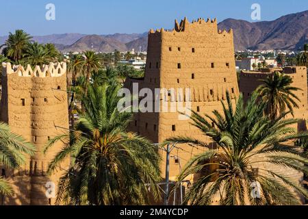 L'antenna di tradizionali torri di fango costruito utilizzava una casa vivente, Najran, Regno dell'Arabia Saudita Foto Stock