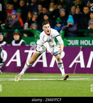 The Sportsgrounds, Galway, Irlanda. 23rd Dec, 2022. United Rugby Championship, Connacht contro Ulster; Ethan McIlroy (Ulster) cattura la palla credito: Action Plus Sports/Alamy Live News Foto Stock