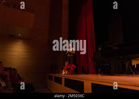 Cangas, Pontevedra Spagna. 21 dicembre 2022: presentazione della mayoress e concerto di natale in auditorium dal conservatorio di professionisti Foto Stock