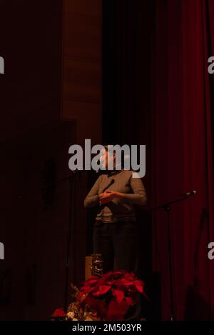 Cangas, Pontevedra Spagna. 21 dicembre 2022: presentazione della mayoress e concerto di natale in auditorium dal conservatorio di professionisti Foto Stock