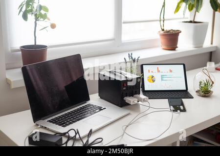 Stazione di ricarica portatile multitasking, tecnologia Power Foto Stock