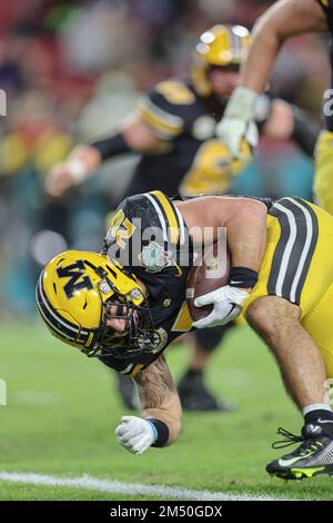 Tampa Bay, FL USA; Missouri Tigers che corre indietro Cody Schrader (20) corre con la palla e segna un touchdown durante l'Union Home Mortgage Gasparill Foto Stock