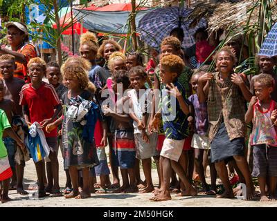 Danza personalizzata a Owaraha, o Santa Ana, Isole Salomone Foto Stock