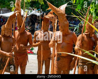 Danza personalizzata a Owaraha, o Santa Ana, Isole Salomone Foto Stock