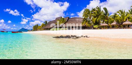 Migliori destinazioni tropicali - isola Mauritius con perfette spiagge di sabbia bianca. Le Morne Resort Foto Stock