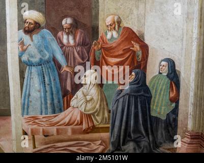 Sollevamento di Tabitha da parte del pittore Masolino, affresco nella Cappella Brancacci, all'interno della Chiesa di Santa Maria del Carmine, Firenze, Toscana, Italia Foto Stock