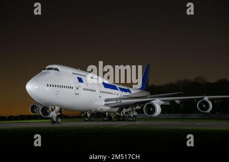 Fuori servizio, 747 9H-AZA da Air Atlanta Europe in deposito sul grembiule nord all'aeroporto di Cotswold Foto Stock