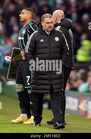 Il manager celtico Ange Postecoglou sul touch line durante la partita Cinch Premiership al Celtic Park, Glasgow, Scozia. Data immagine: Sabato 24 dicembre 2022. Foto Stock