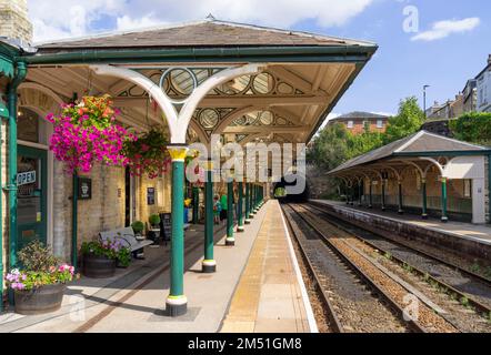 Knaresborough North Yorkshire Knaresborough stazione ferroviaria piattaforma Knaresborough stazione Yorkshire Inghilterra Regno Unito GB Europa Foto Stock